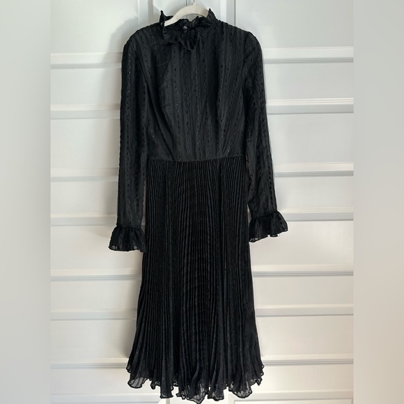 Mac Duggal Embroidered Long Sleeve Ruffle Dress-‎ NWT - Picture 4 of 8